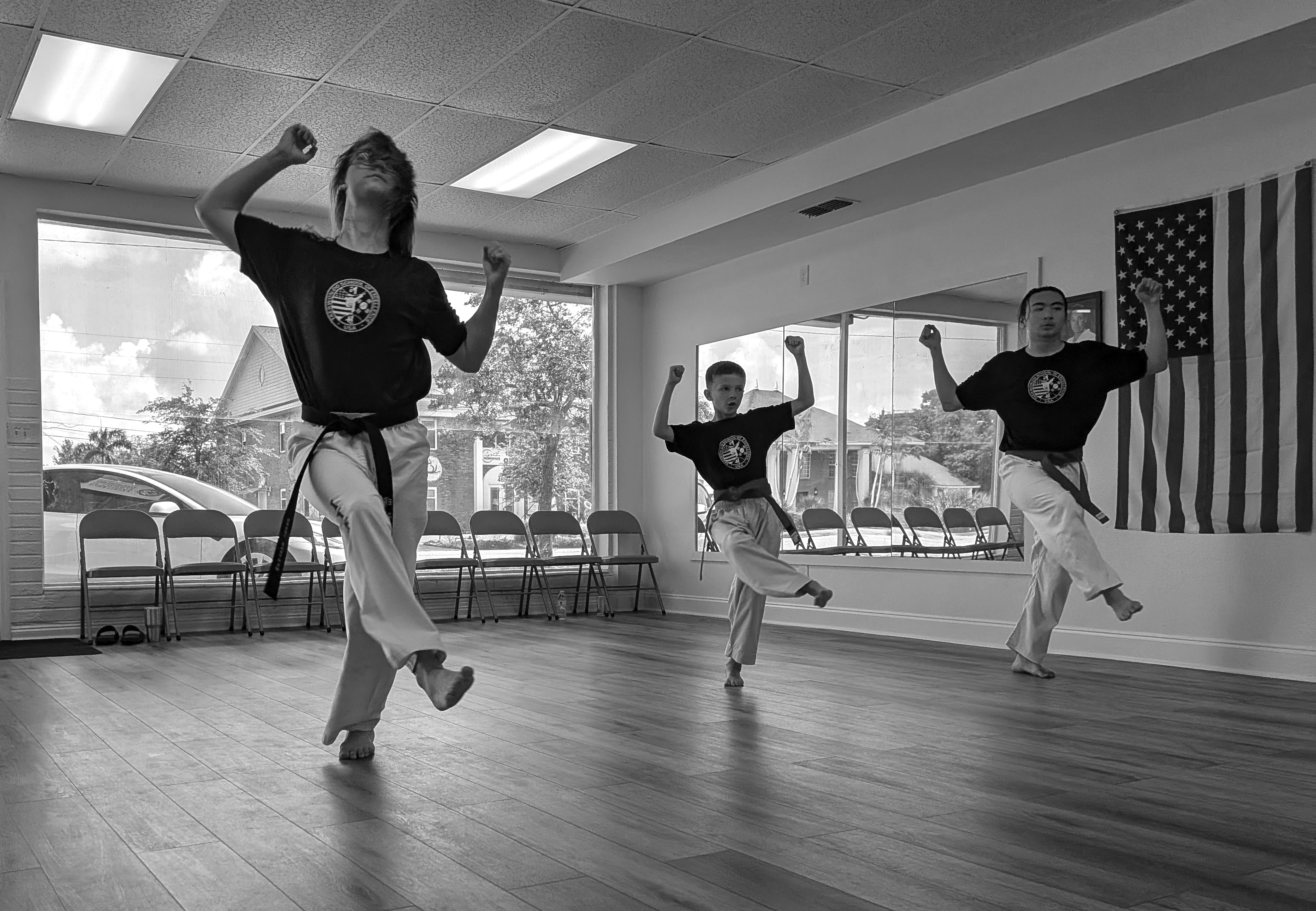 3 students perfoming mountain stance block